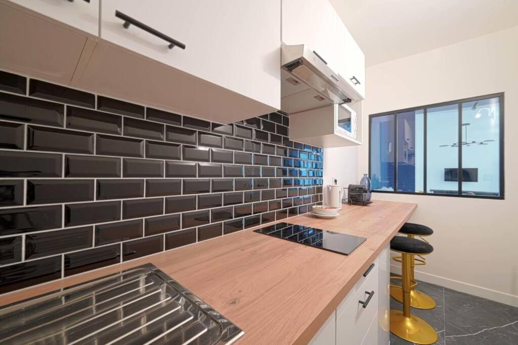 Modern Large For 3 Appartement *