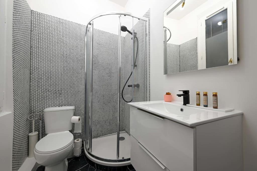 Modern Large For 3 Appartement Parijs